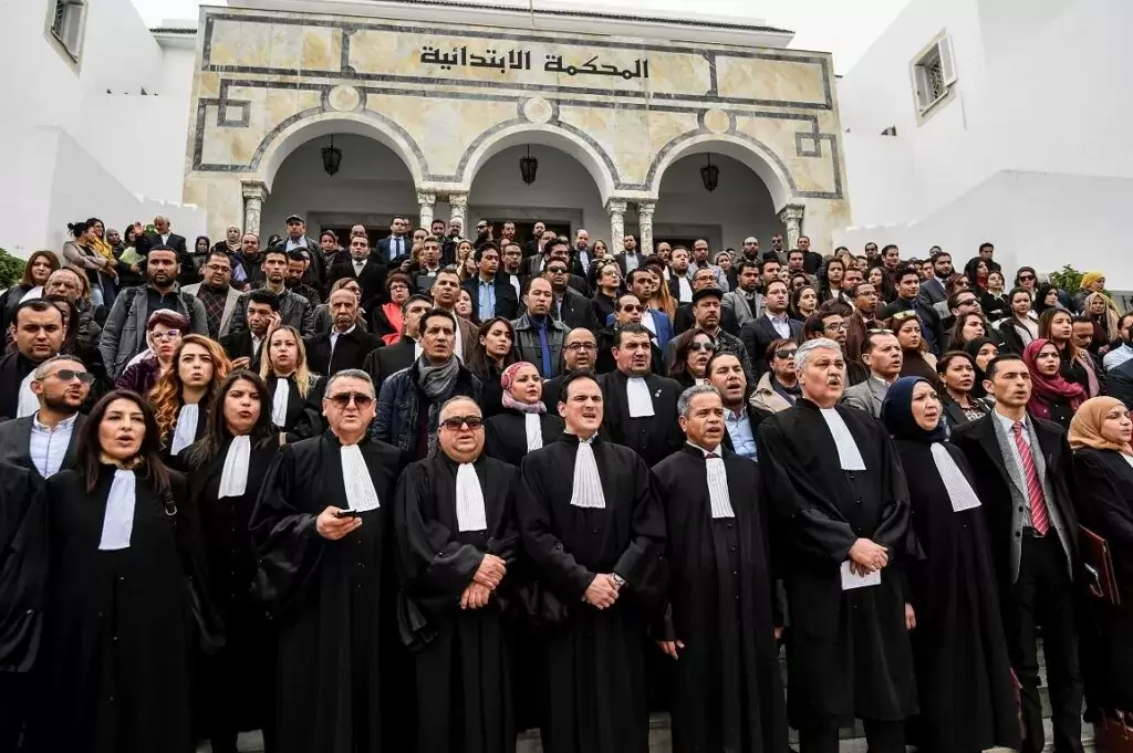 المحامون يمددون الإضراب الشامل ويشلون المحاكم