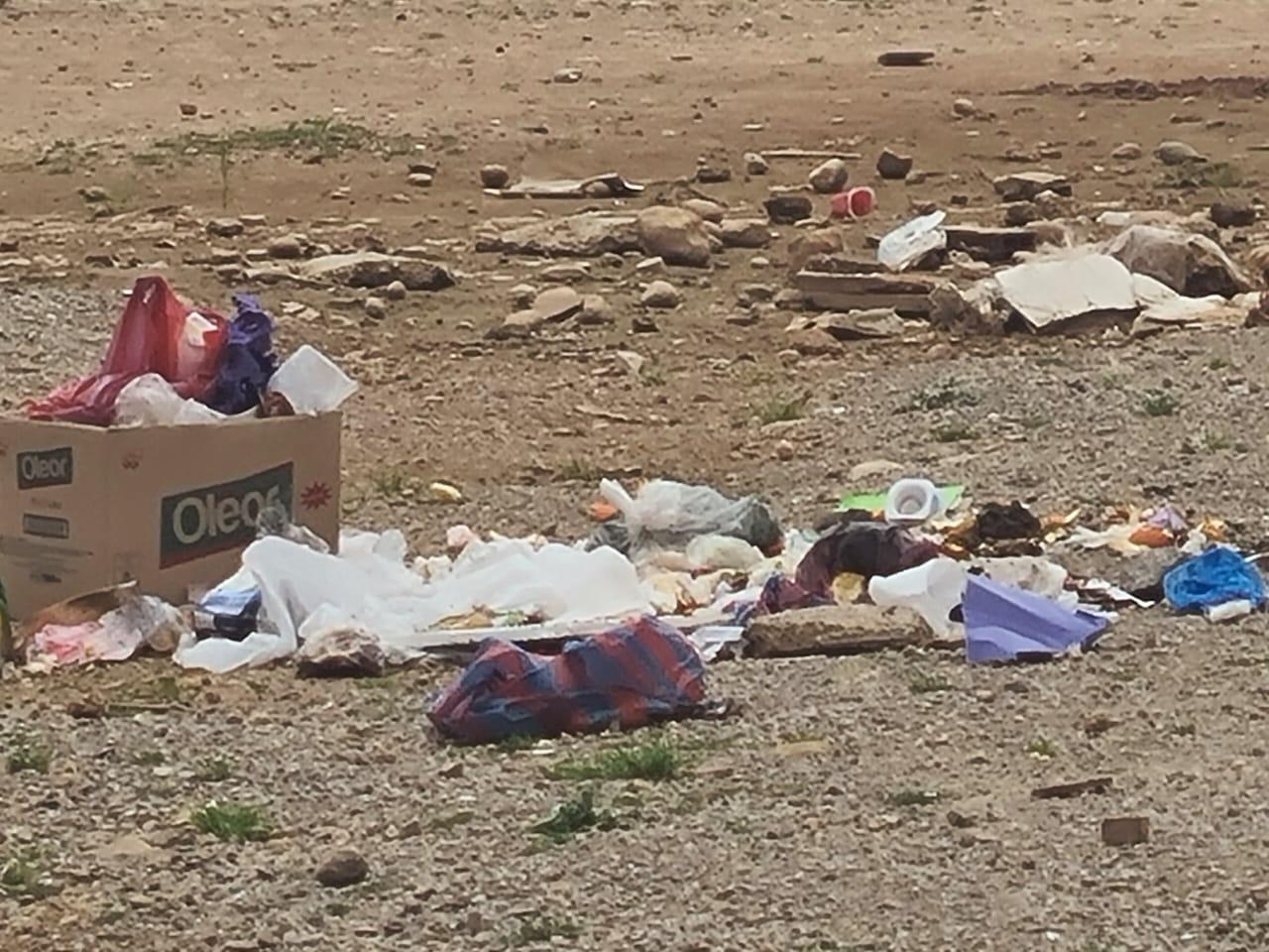فاس..أزمة انتشار النفايات بحي الرياض بسايس تدفع الساكنة للتلويح بالتصعيد