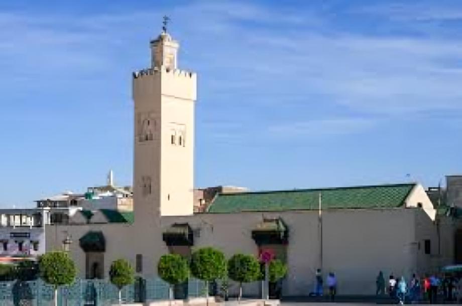 فاس..التهميش يطال مسجد أبي الجنود..تسريبات مائية من السقف و زرابي متسخة والمسؤول في دار غفلون
