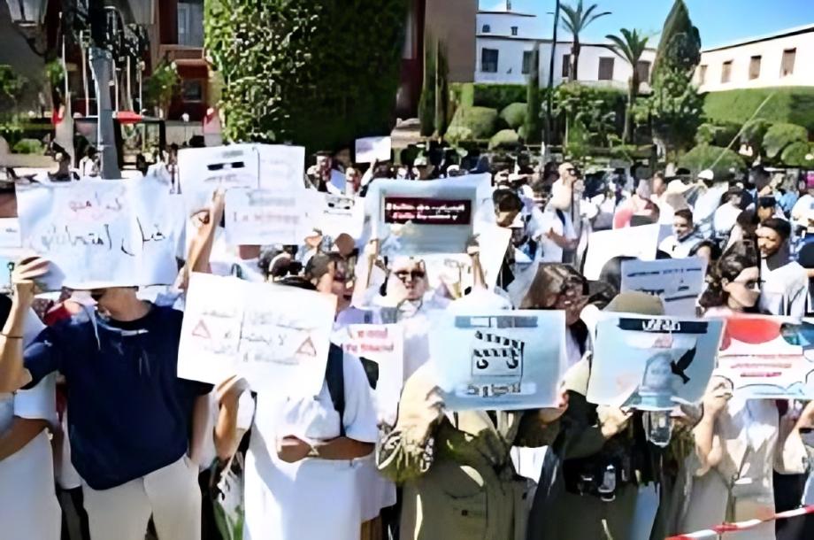 طلبة الطب يعلنون عن إنزال وطني إحتجاجا على تجاهل مطالبهم