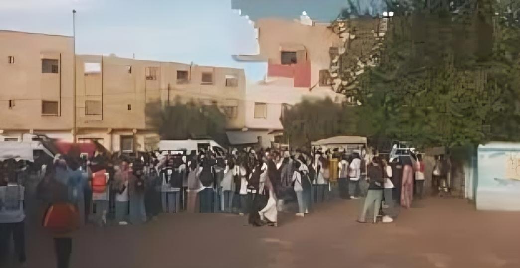 مكناس..الأطر التعليمية تصدر بيانا تستنكر فيه اقتحام الثانوية الإعدادية ابن رشد