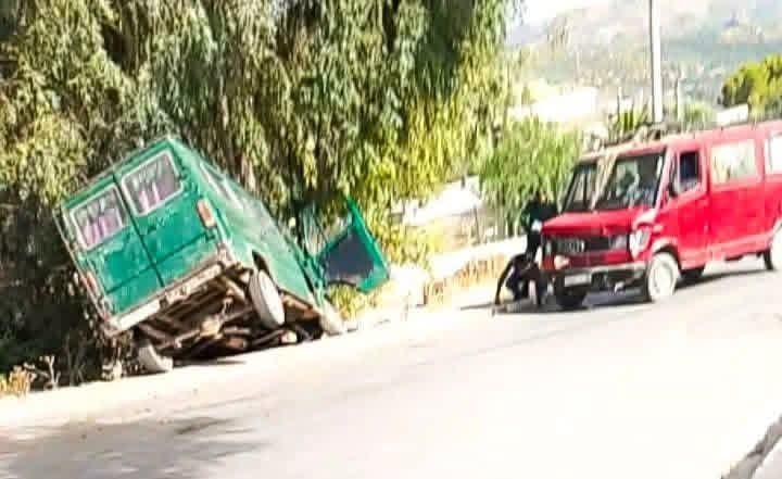تاونات.. انحراف سيارة بغفساي يتسبب في حادث سير