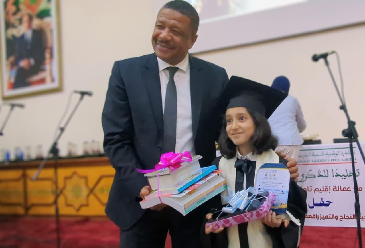 عامل إقليم تاونات يحتفي بالتلميذات والتلاميذ المتفوقين في حفل التميز المدرسي