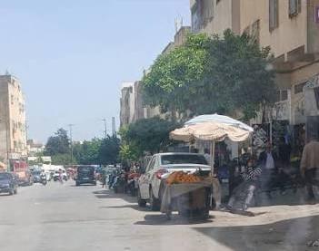 فاس..احتلال الملك العمومي بطريق عين الشقف يُهدد سلامة الراجلين وسط مطالب بتدخل السلطات